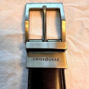 Swiss Gear Men’s Black Leather Belt Size Large Silver Buckle